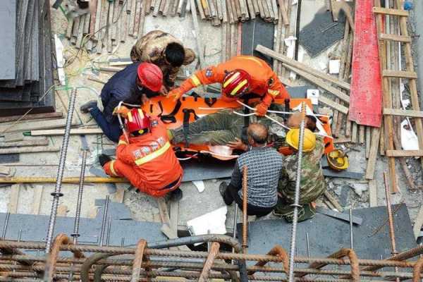 建筑工地工人被车弄伤责任 