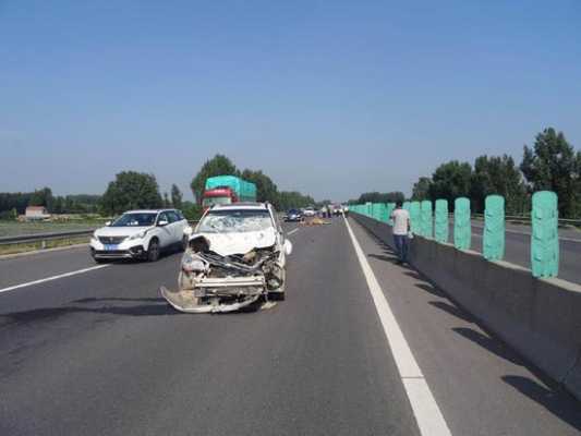 高速公路撞到行人责任是谁 